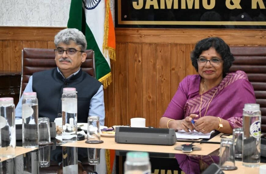 19 मई 2026 : जम्मू-कश्मीर में महिलाओं की सुरक्षा और सशक्तिकरण के लिए केंद्र सरकार एवं केंद्रशासित प्रदेश प्रशासन द्वारा संचालित विभिन्न योजनाओं की समीक्षा वरिष्ठ अधिकारियों के साथ आयोजित बैठक, सचिवालय, श्रीनगर