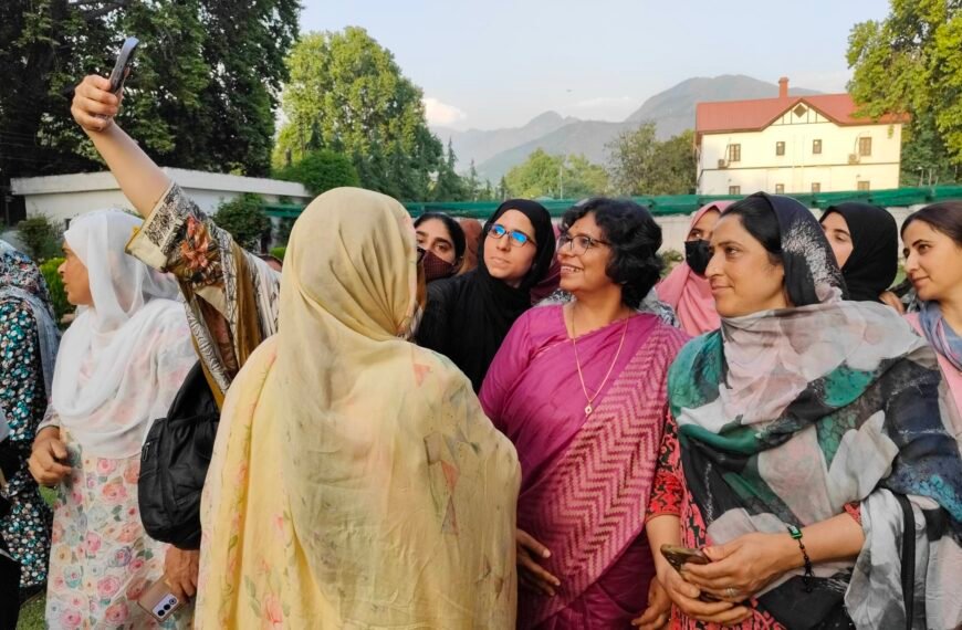 20 मई 2026 : कश्मीर यात्रा के दौरान एक समूह के साथ ऐसी मुलाकात, श्रीनगर